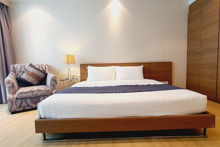 Room 25 of 103