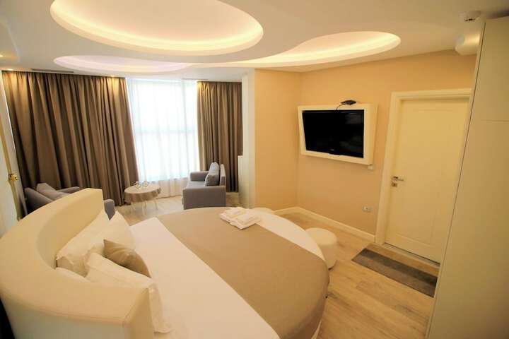 Room 14 of 49