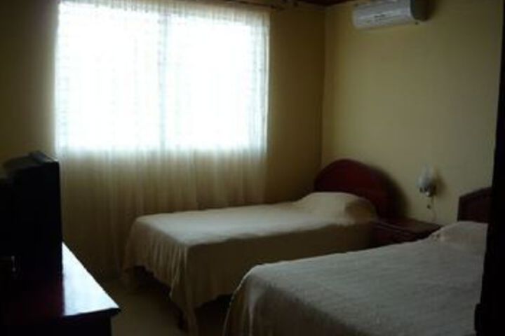Room 7 of 18