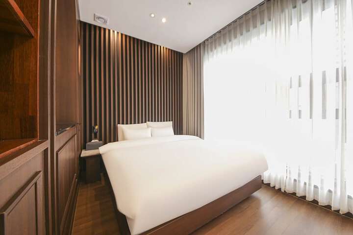 Room 26 of 77