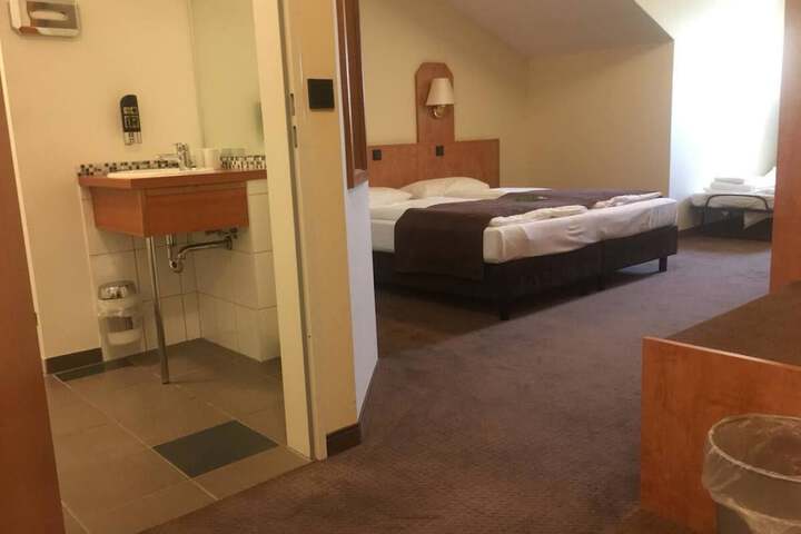 Room 11 of 44