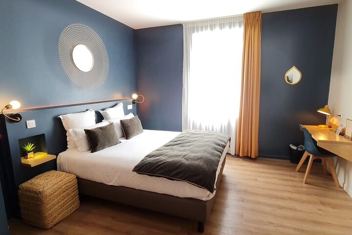 Room 14 of 208