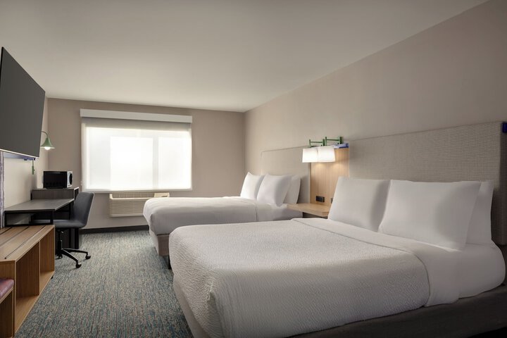 Room 4 of 43