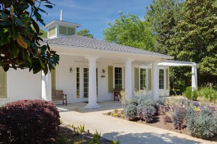 Exterior of 1347 Laurel Grove