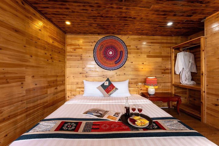 Room 5 of 76