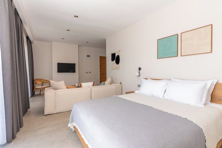 Room 8 of 32