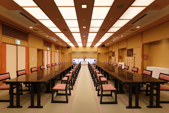 Ballroom/Hall 61 of 72