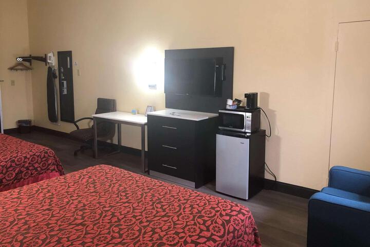 1 King Bed (2 of 8)