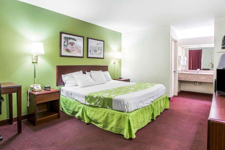 1 King Bed (16 of 16)