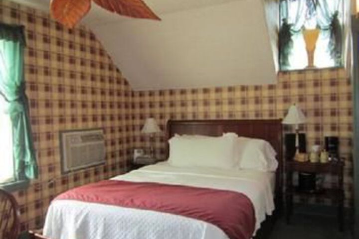 Room 13 of 27