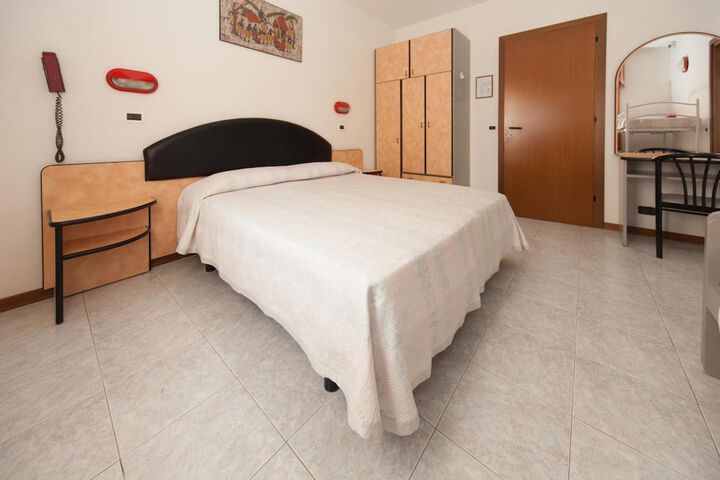 Room 26 of 48