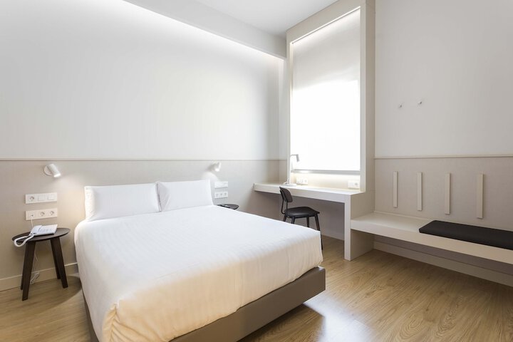 Room 4 of 43