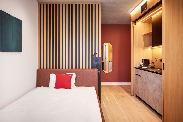 Room 7 of 38