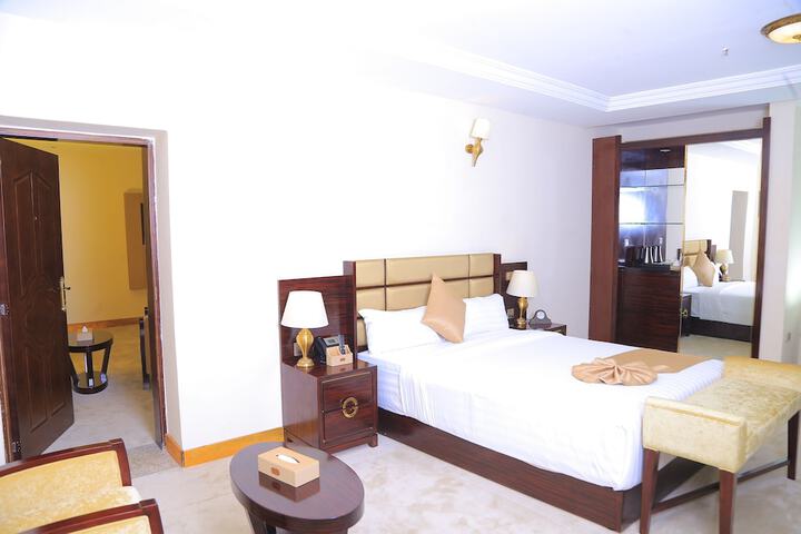 Room 13 of 27