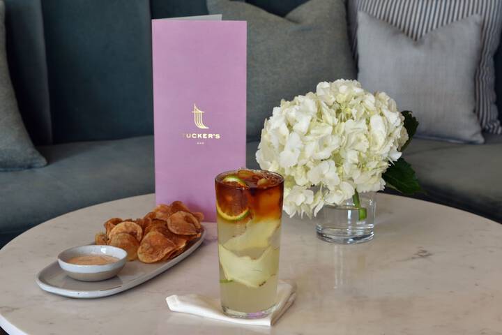 Lounge 73 of 90