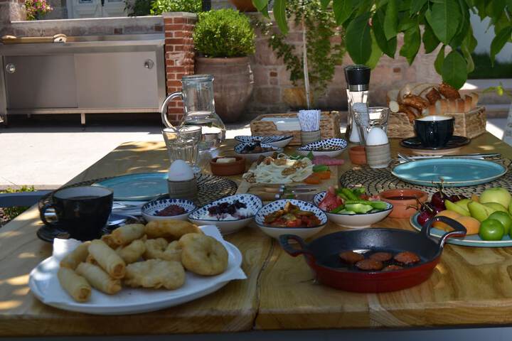 Dining 52 of 66