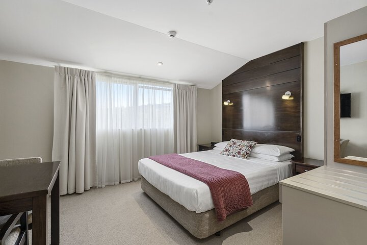 Room 9 of 42