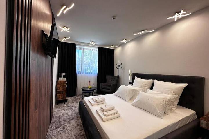 Room 2 of 101