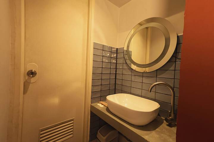Room 35 of 69