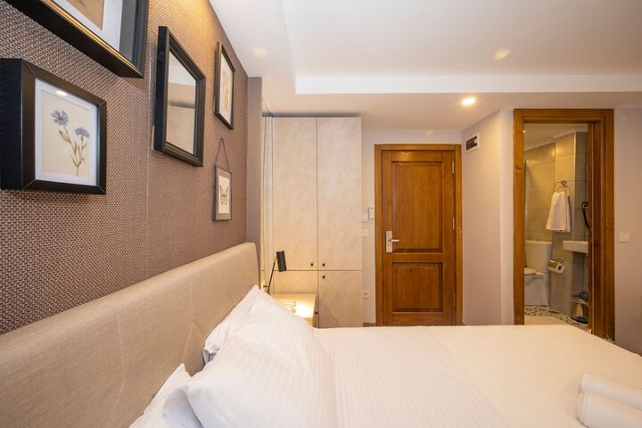 Room 49 of 98