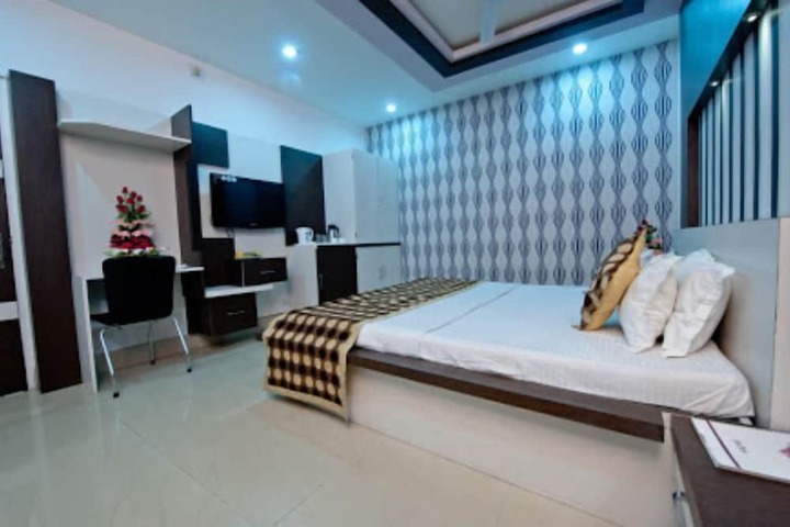 Room 6 of 11