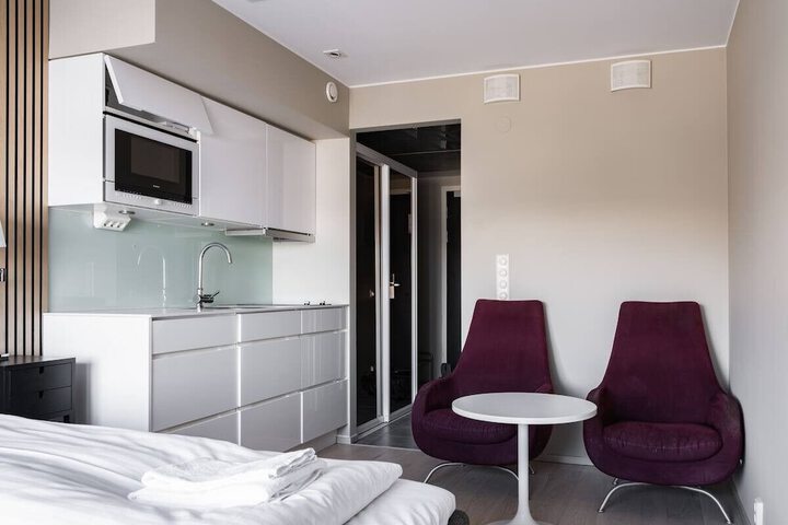 Room 379 of 865