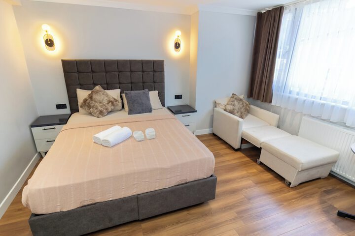 Room 10 of 42