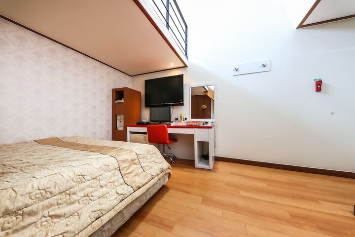 Room 8 of 47