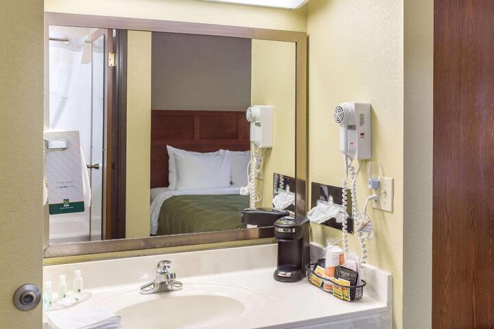 2 Queen Beds (1 of 6)