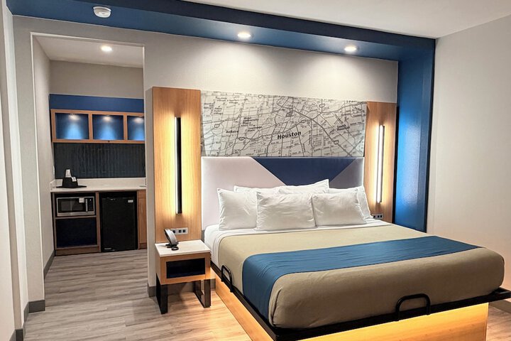 Room 7 of 32