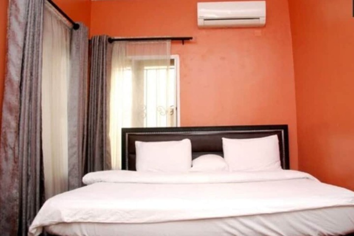 Room 8 of 24