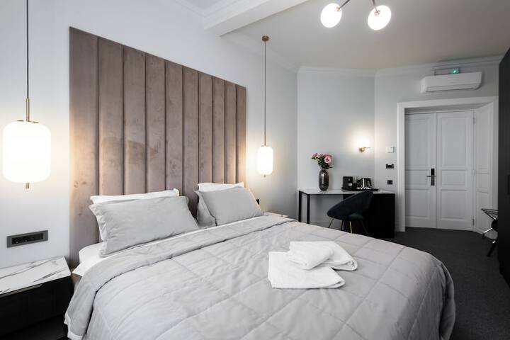 Room 72 of 208