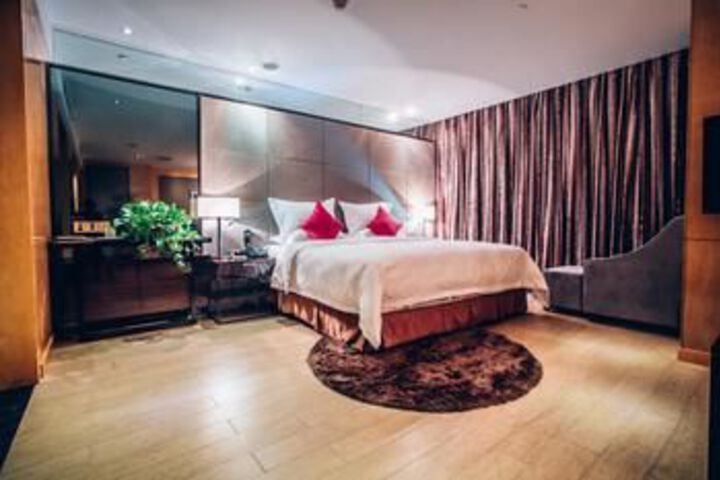 Room 7 of 37