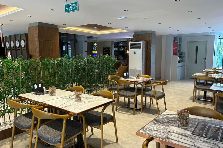 Dining 60 of 76