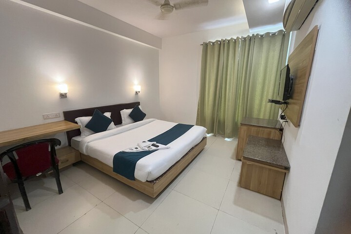 Room 7 of 18