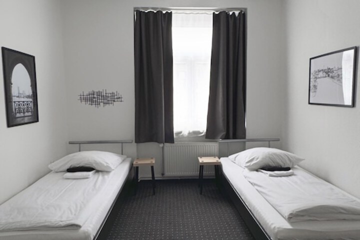 Room 28 of 37