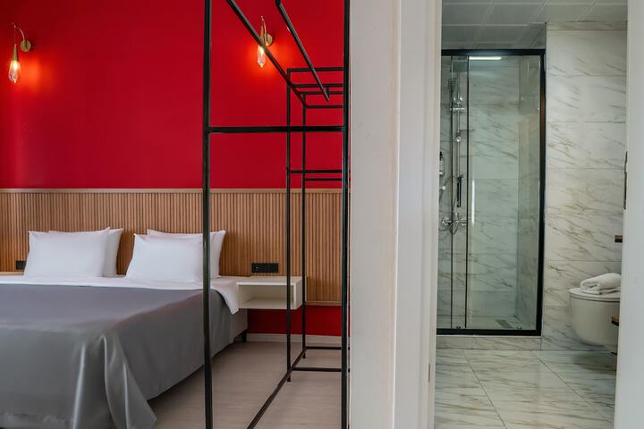 Room 4 of 31