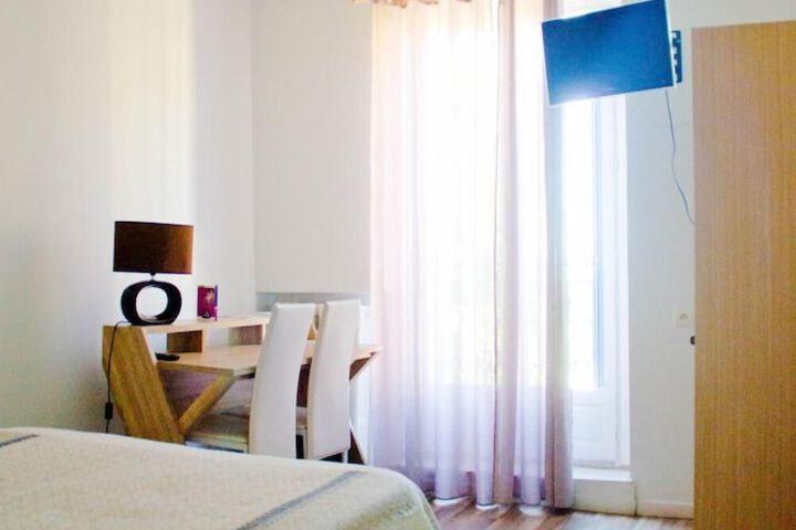 Room 9 of 28