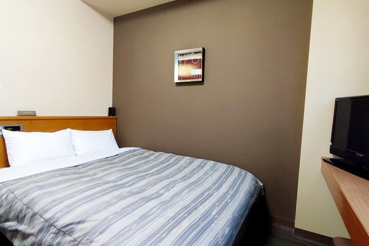 Room 4 of 16