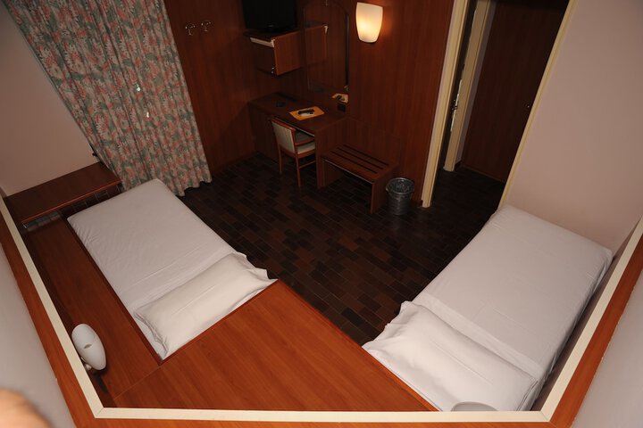 Room 6 of 22