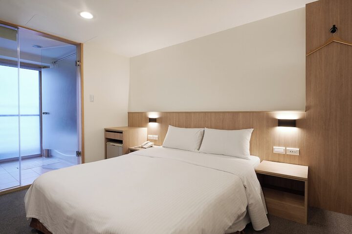 Room 9 of 23