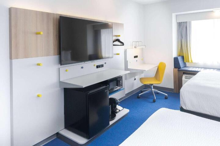 1 King Bed Suite (6 of 9)