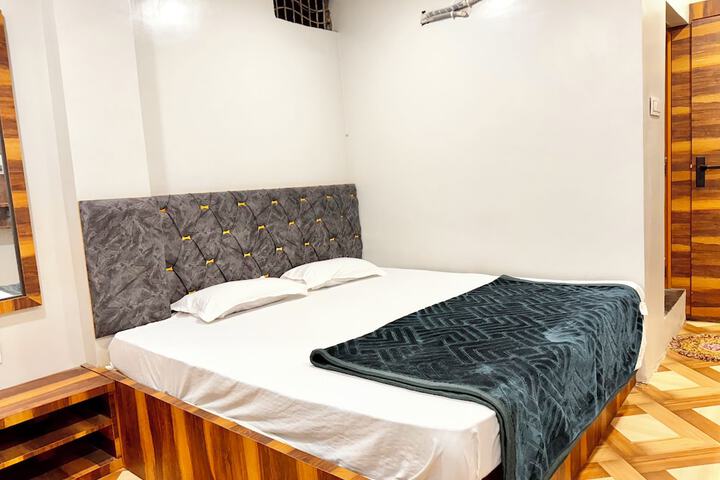 Room 3 of 31