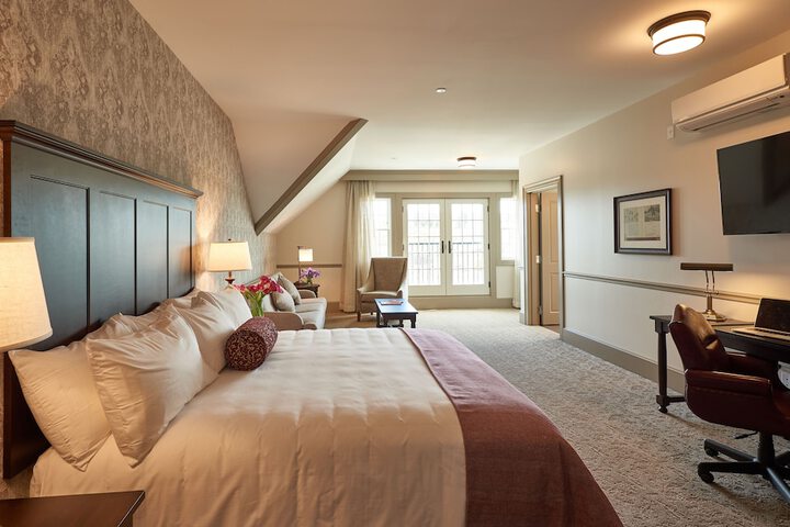 Premier King Bed Hill View (7 of 30)