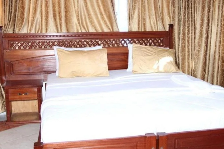 Room 5 of 18