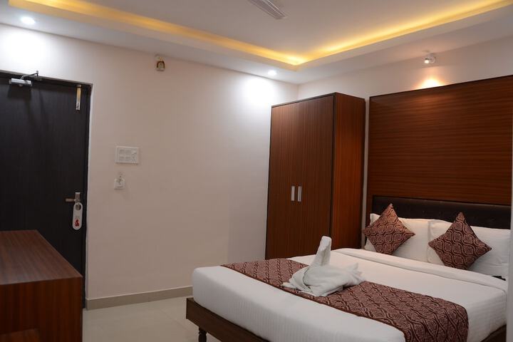 Room 8 of 32