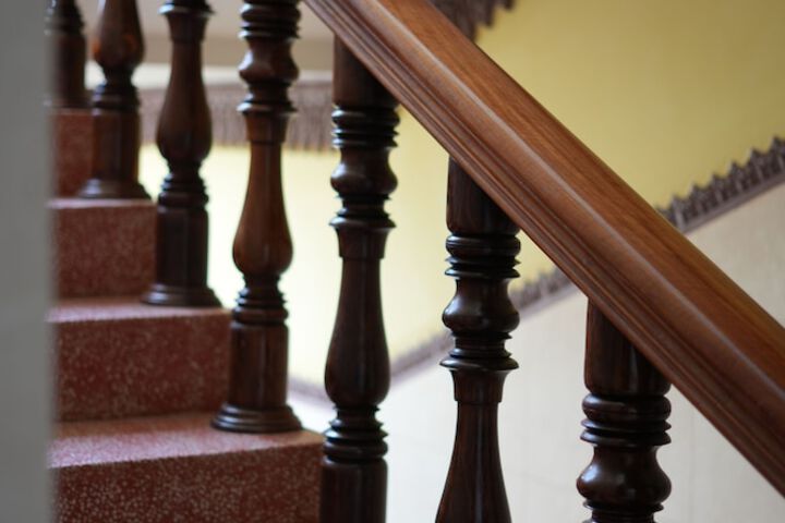 Handrails in stairways