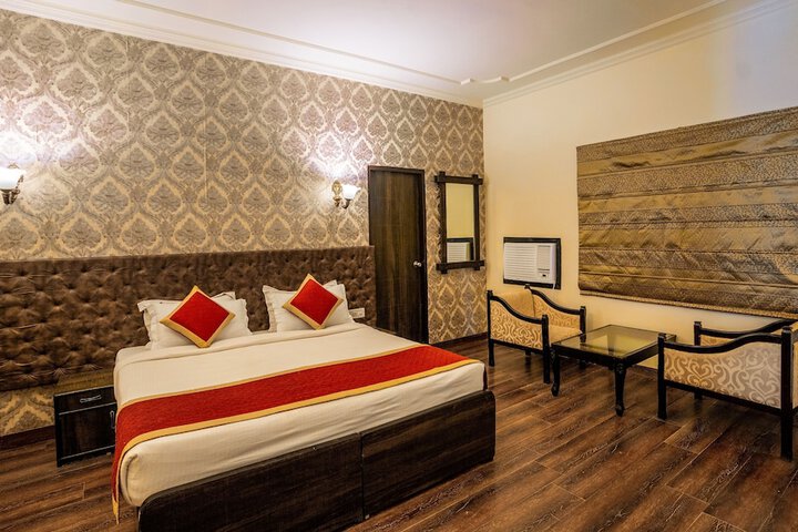 Room 5 of 52