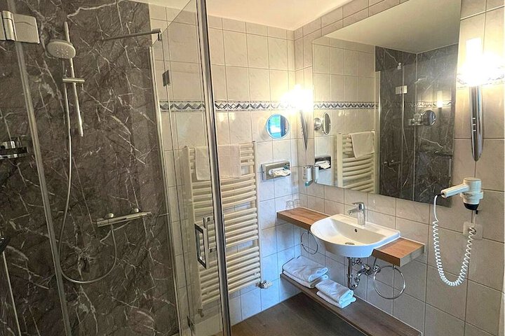 Room 17 of 29