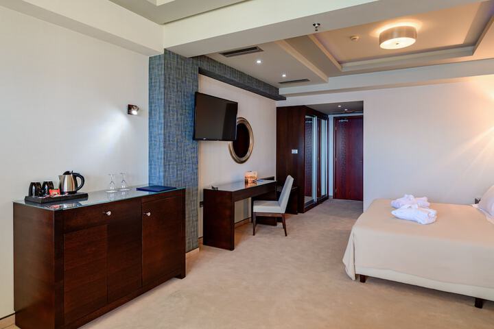 Room 19 of 86
